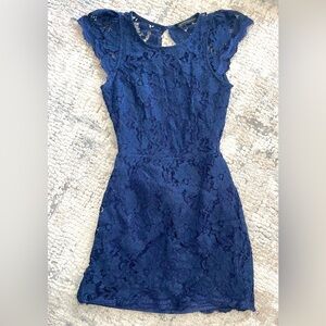 Signature8 lace dress